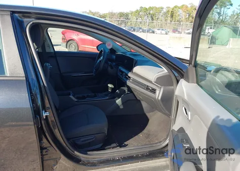 2025 Kia K4 Lxs z USA, uszkodzony, nr VIN 3KPFT4DE0SE016062